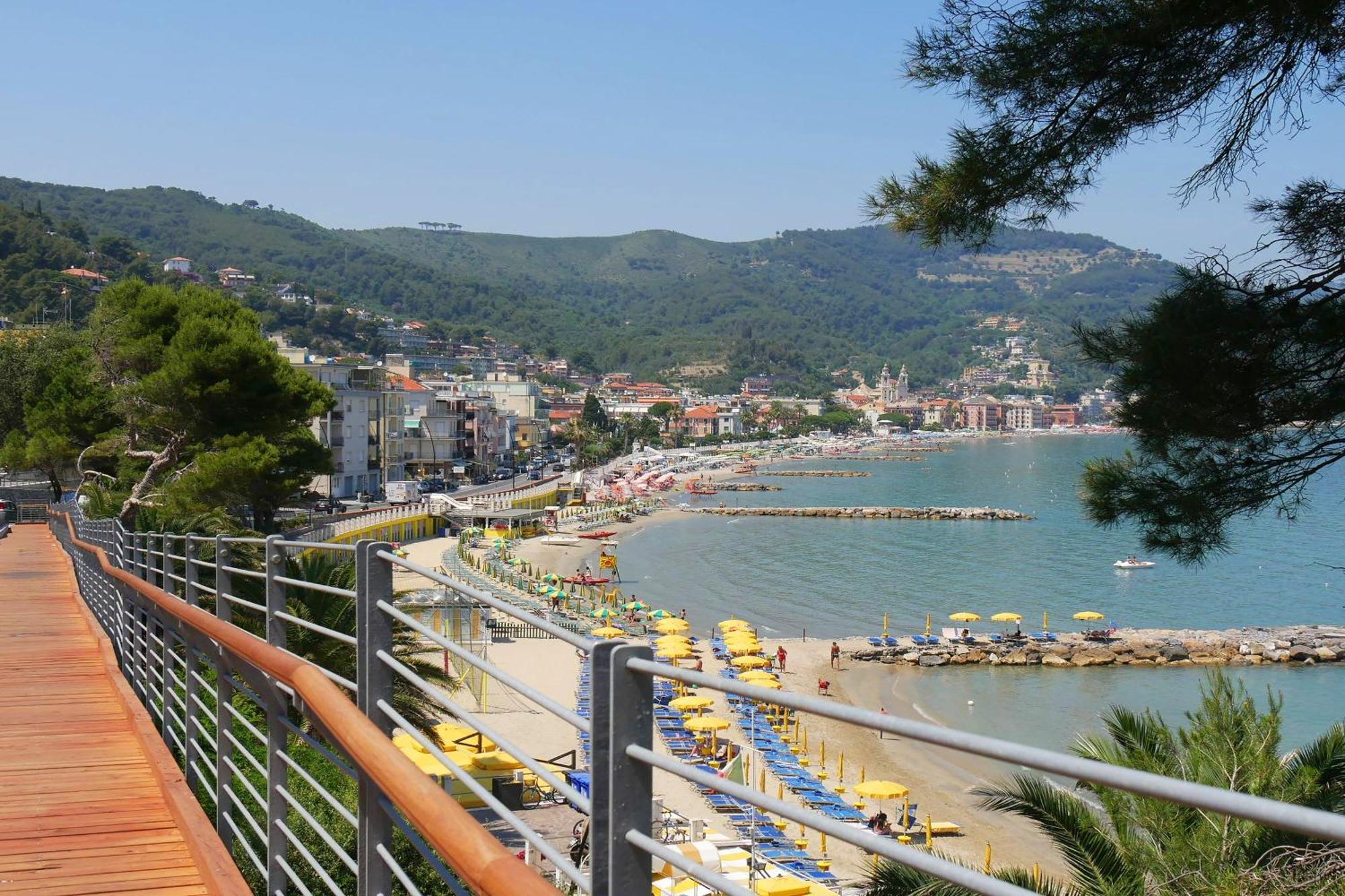 Laigueglia Beach - Happy Rentals Bagian luar foto