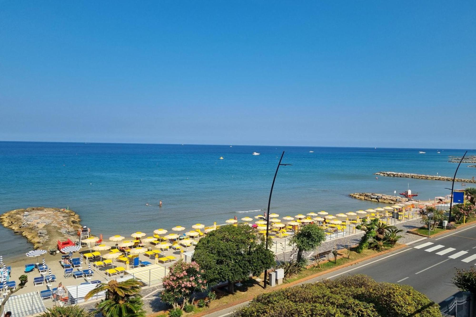 Laigueglia Beach - Happy Rentals Bagian luar foto